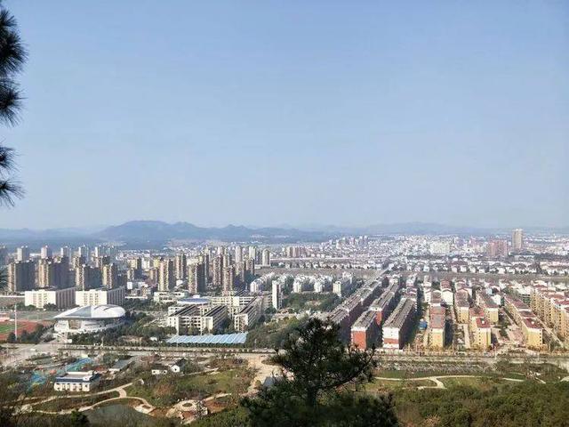 登马鞍岭而览余江区